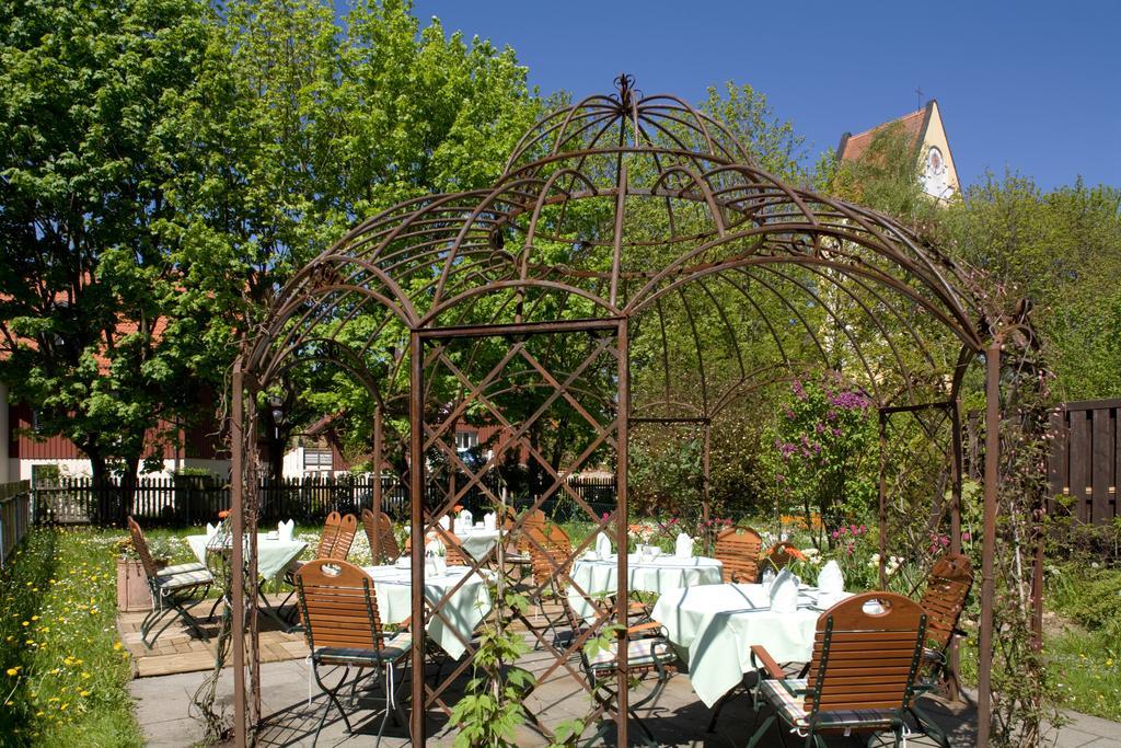 Hotel Schrenkhof Unterhaching Extérieur photo